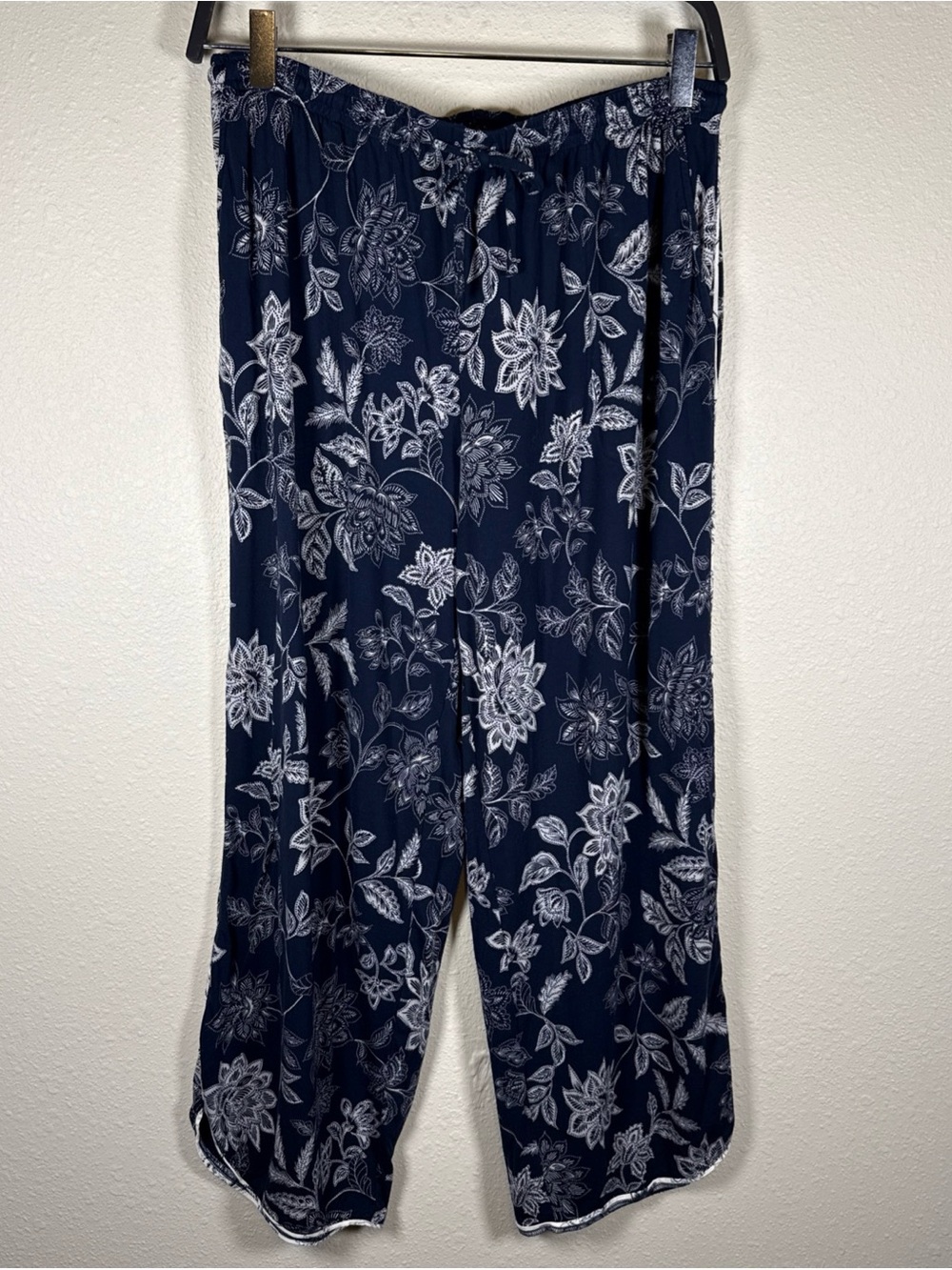 Soma M Cool Nights Crop Pajama Pants Meandering Garden Navy Floral Loungewear